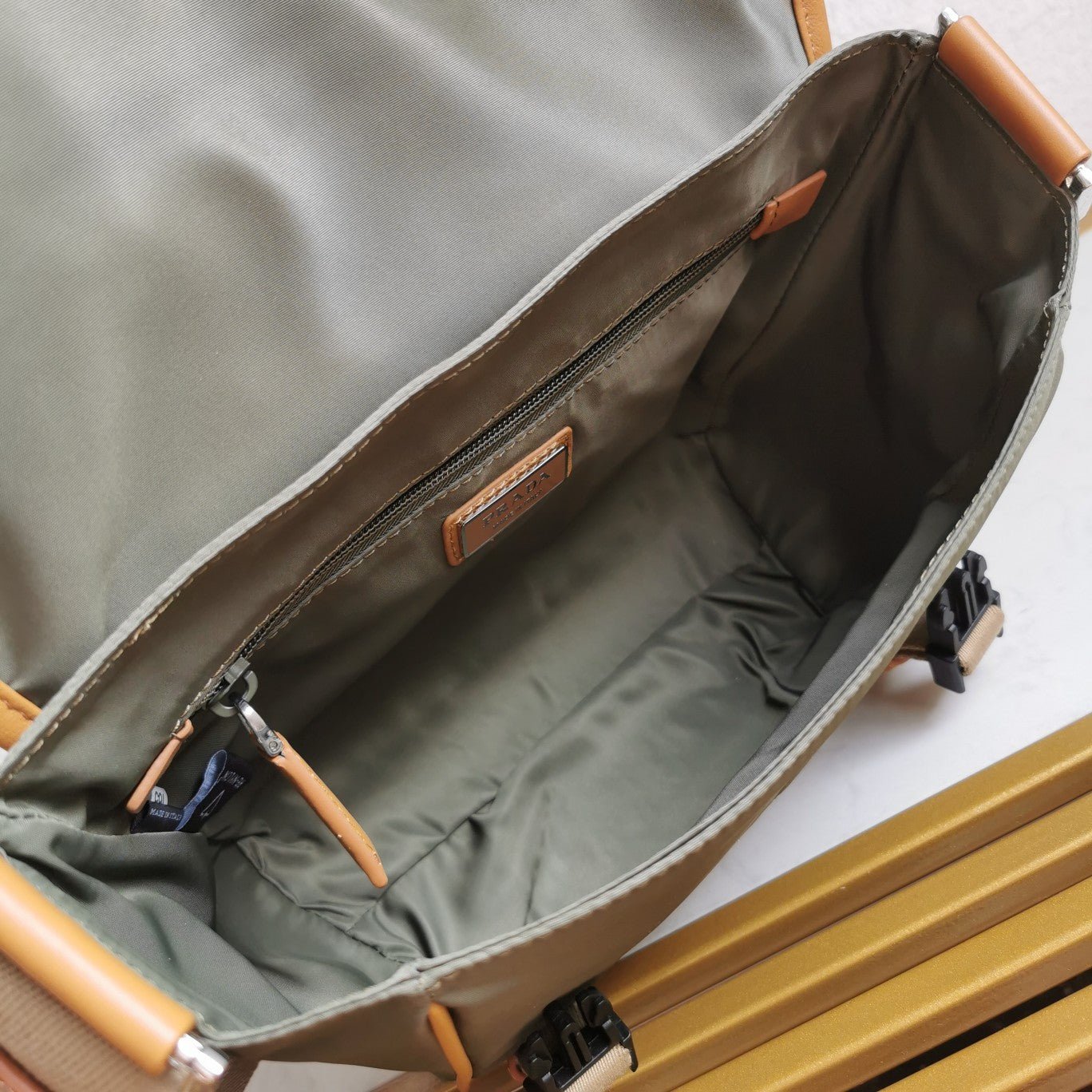 ＰＲＤＡ RE-NYLON AND LEATHER SHOULDER BAG MEDIUM