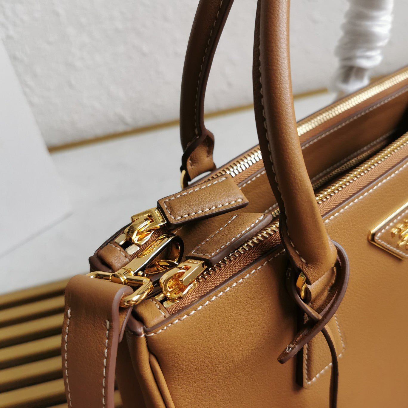 ＰＲＤＡ SMALL PRDA GALLERIA SAFFIANO LEATHER BAG