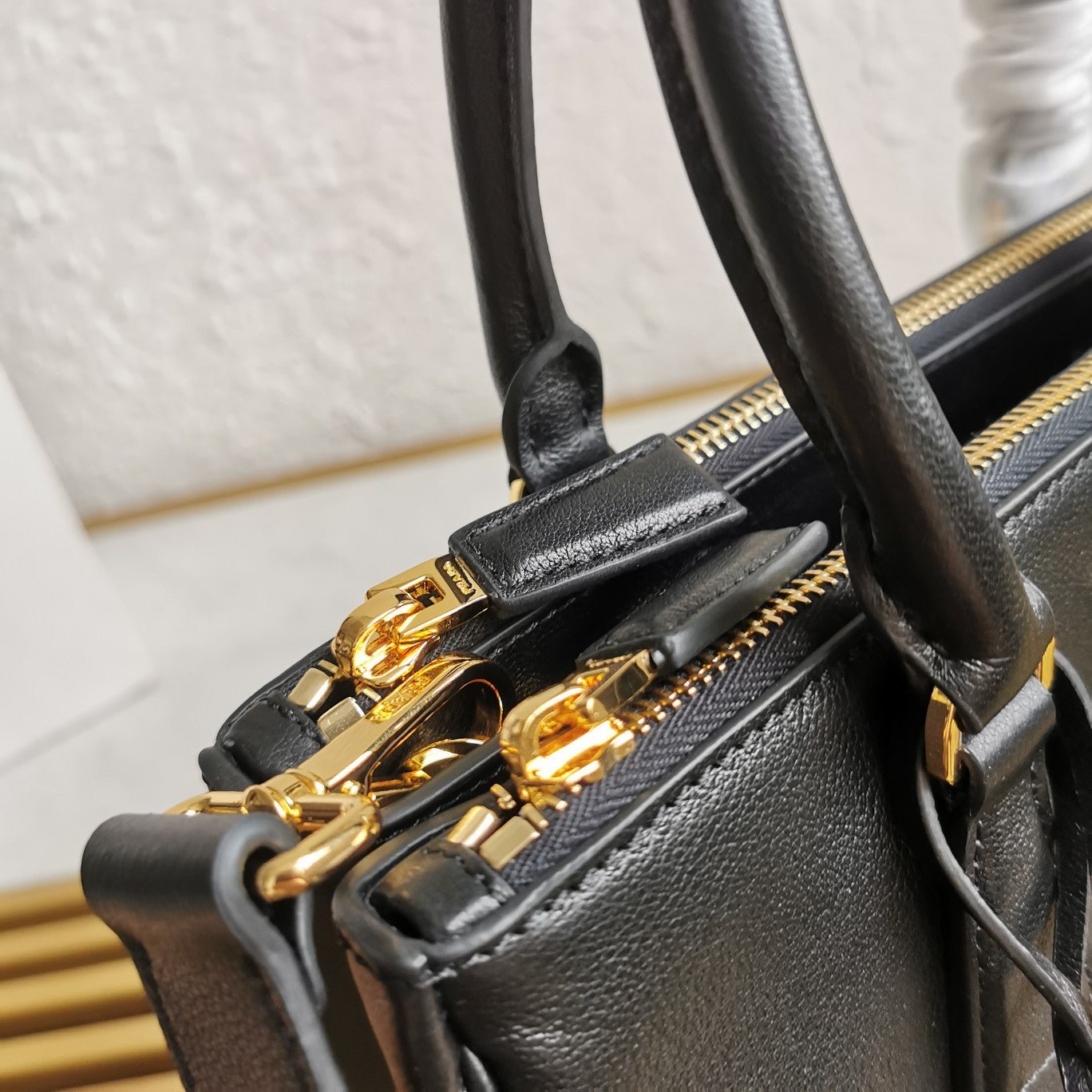 ＰＲＤＡ SMALL PRDA GALLERIA SAFFIANO LEATHER BAG BLACK