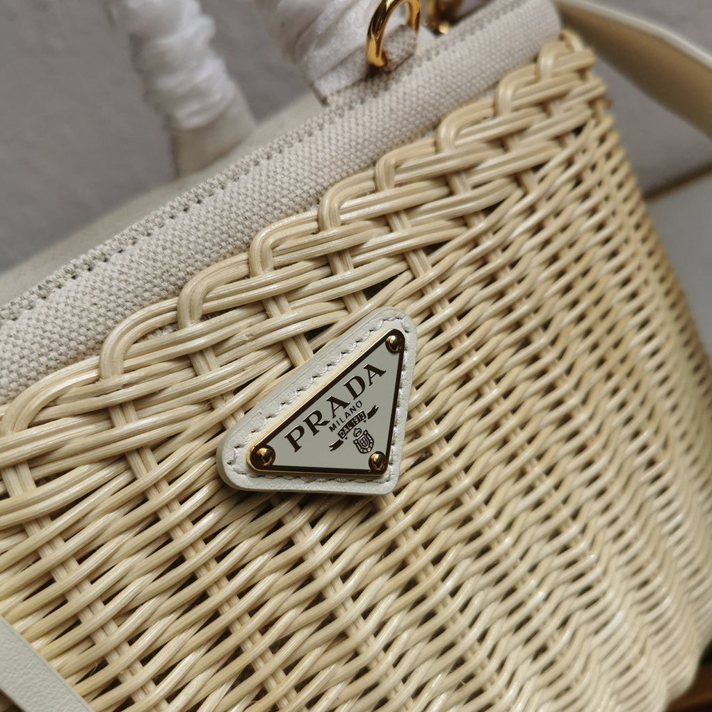 ＰＲＤＡ WICKER AND LINEN BLEND TOTE BAG MEDIUM