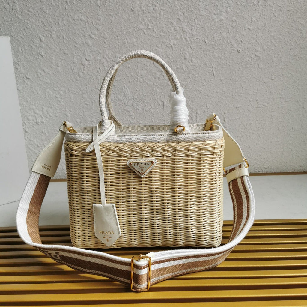 ＰＲＤＡ WICKER AND LINEN BLEND TOTE BAG MEDIUM