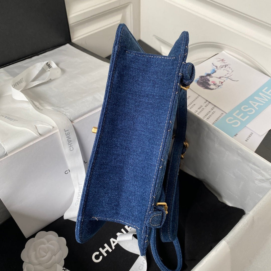 ＣＨＮＥＬSQUARE FLAP BACKPACK BLUE DENIM