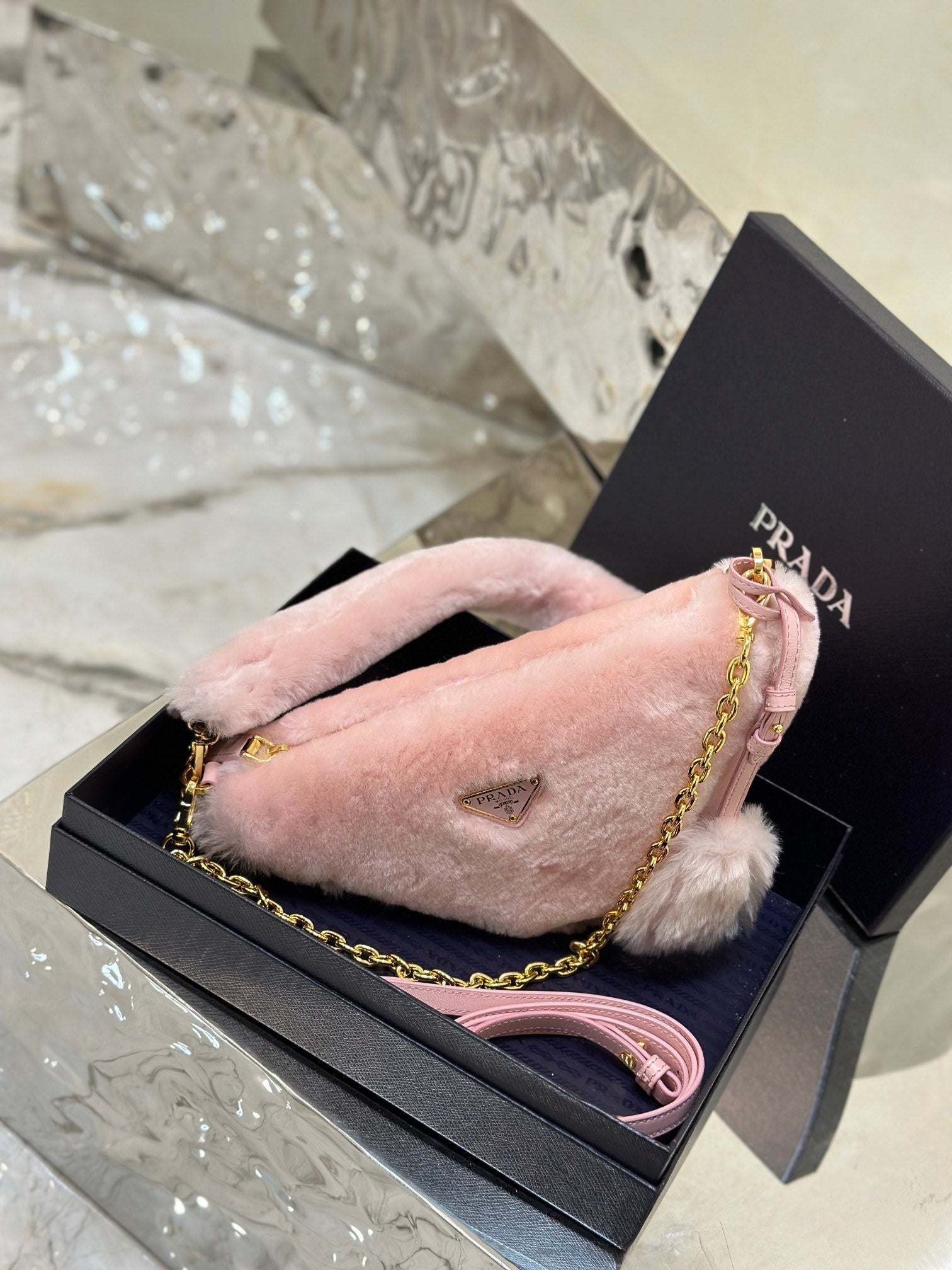ＰＲＤＡ 2018 MINI SHEARLING TRIANGLE SATCHEL PINK