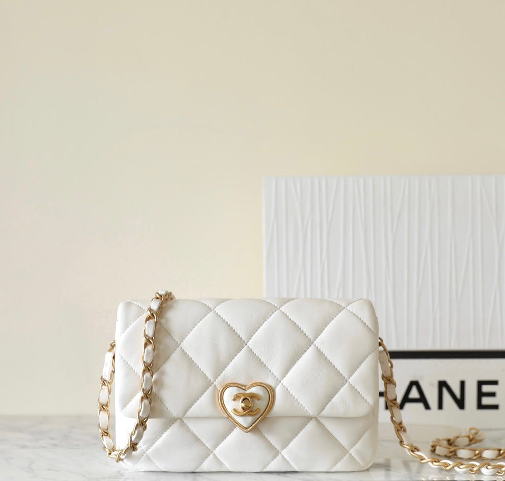 ＣＨＮＥＬHEART MINI FLAP BAG WHITE