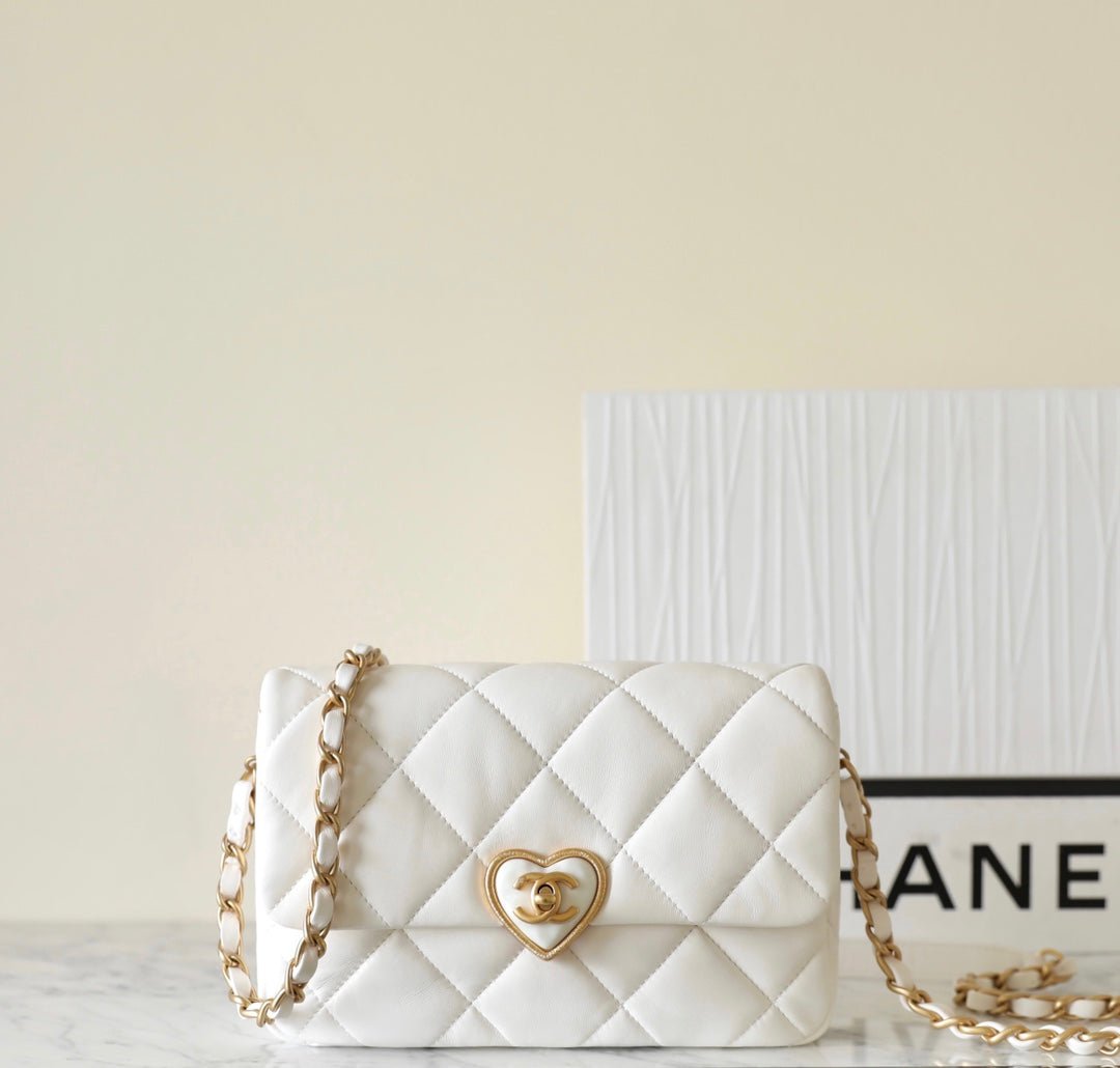 ＣＨＮＥＬHEART MINI FLAP BAG WHITE