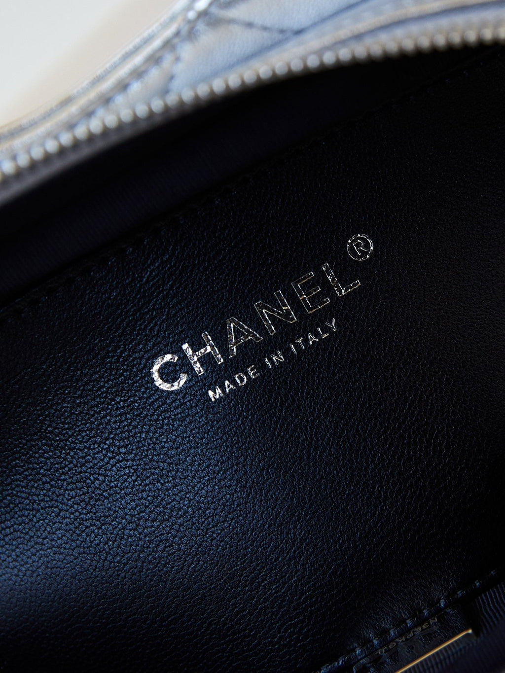 ＣＨＮＥＬSMALL DOUBLE-FLAP SHOULDER BAG SILVER