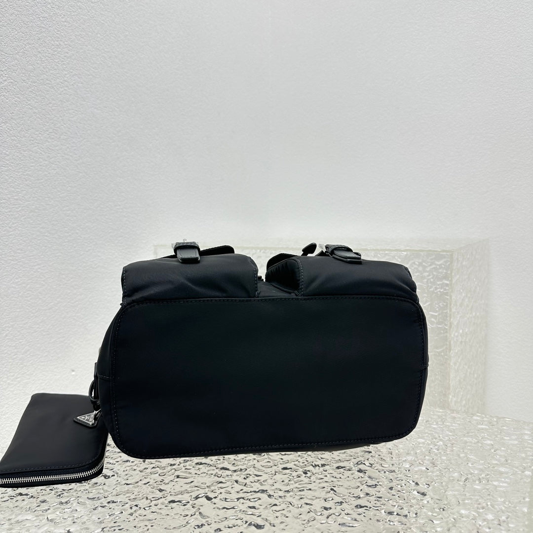 ＰＲＤＡ RE-NYLON MEDIUM BACKPACK WITH POUCH