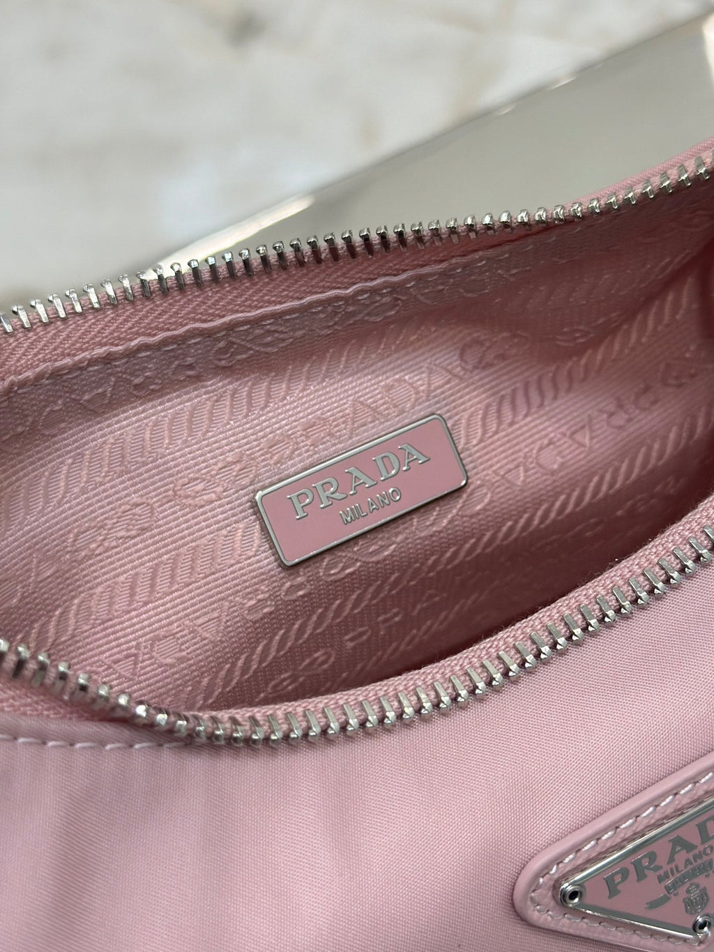 ＰＲＤＡ RE-EDITION 2005 RE-NYLON AND SAFFIANO MINI BAG ALABASTER