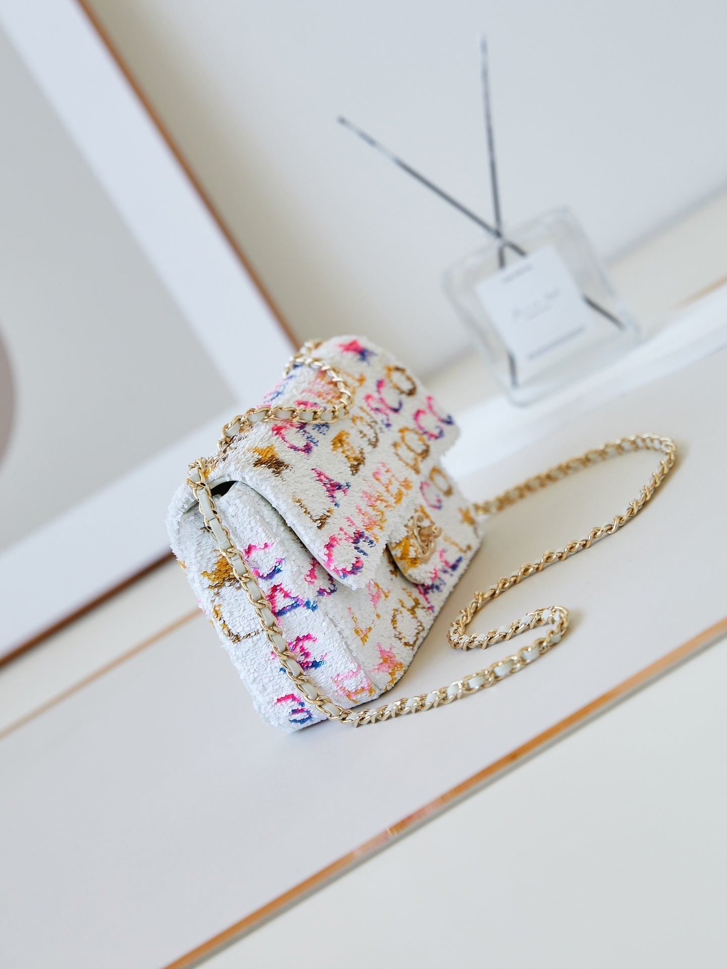 ＣＨＮＥＬSMALL FLAP BAG WITH THE WORDS