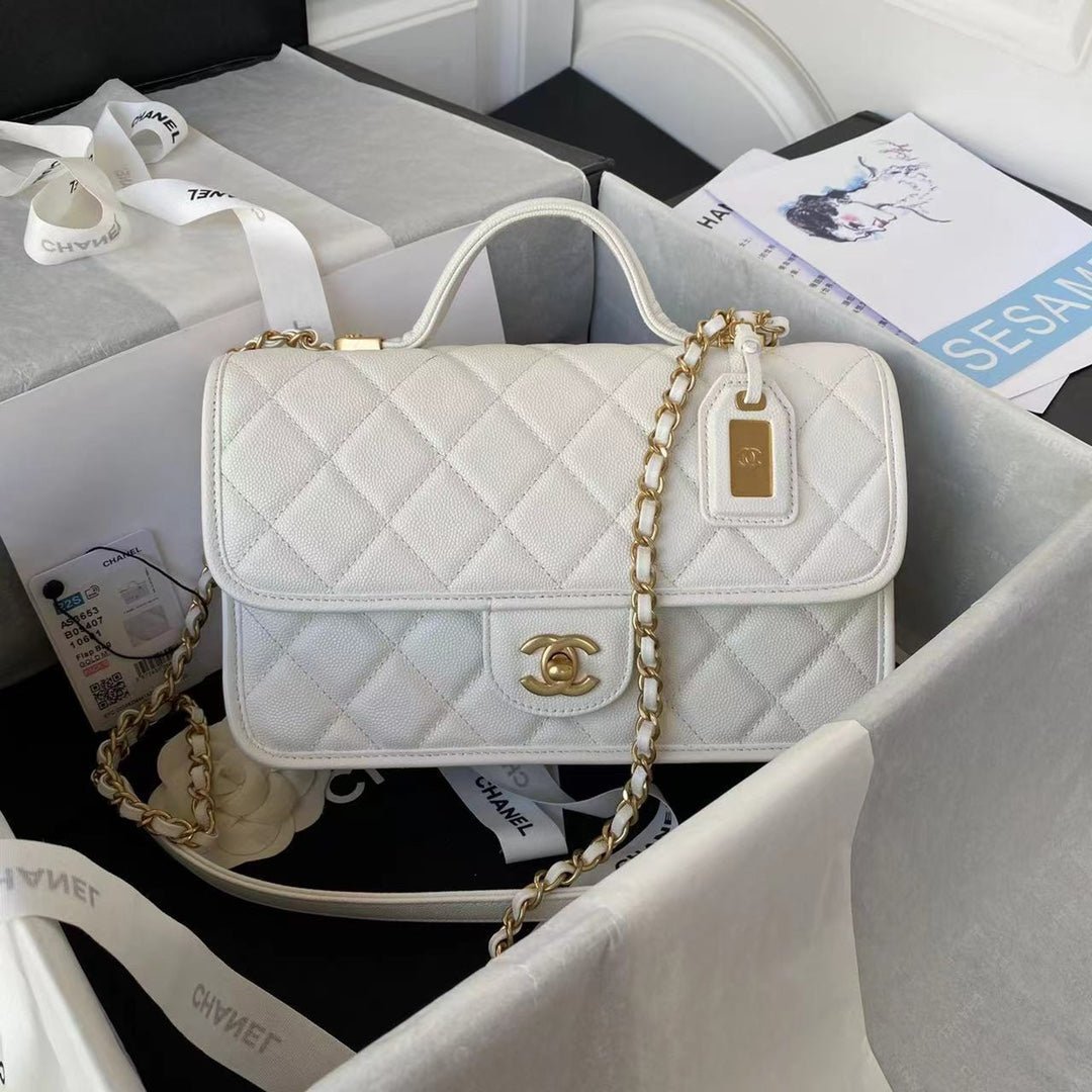 ＣＨＮＥＬ FLAP BAG WITH TOP HANDLE WHITE