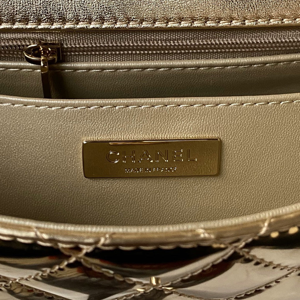 ＣＨＮＥＬCLASSIC FLAP BAG IN GOLD METALLIC QUILTED LEATHER