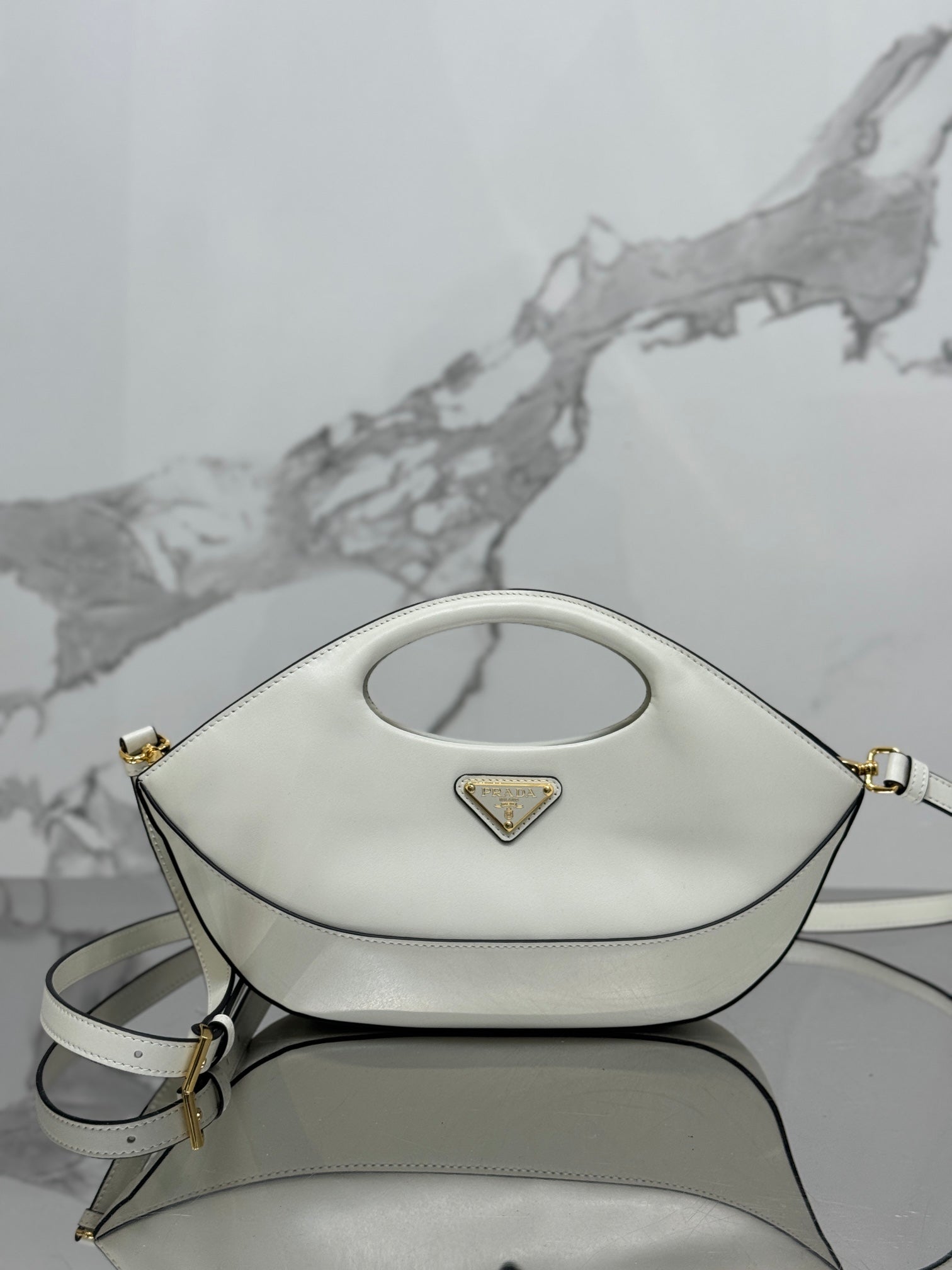 ＰＲＤＡ LEATHER TOTE BAG WHITE
