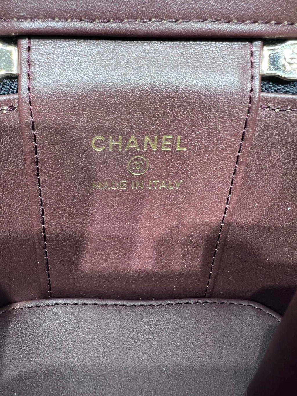 ＣＨＮＥＬMINI VANITY CASE WITH CLASSIC CHAIN