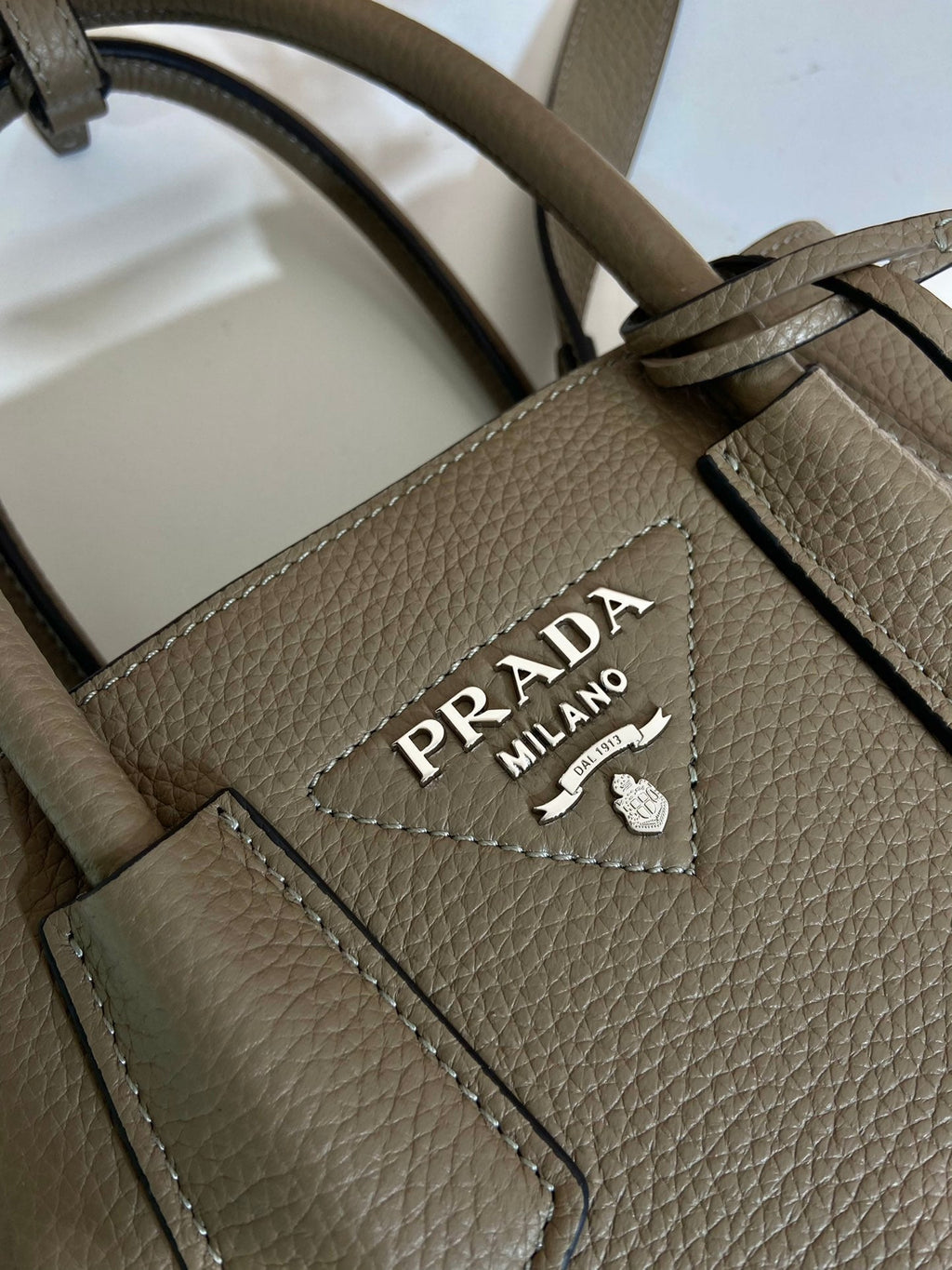 ＰＲＤＡ LEATHER TOTE BAG TAUPE GRAY