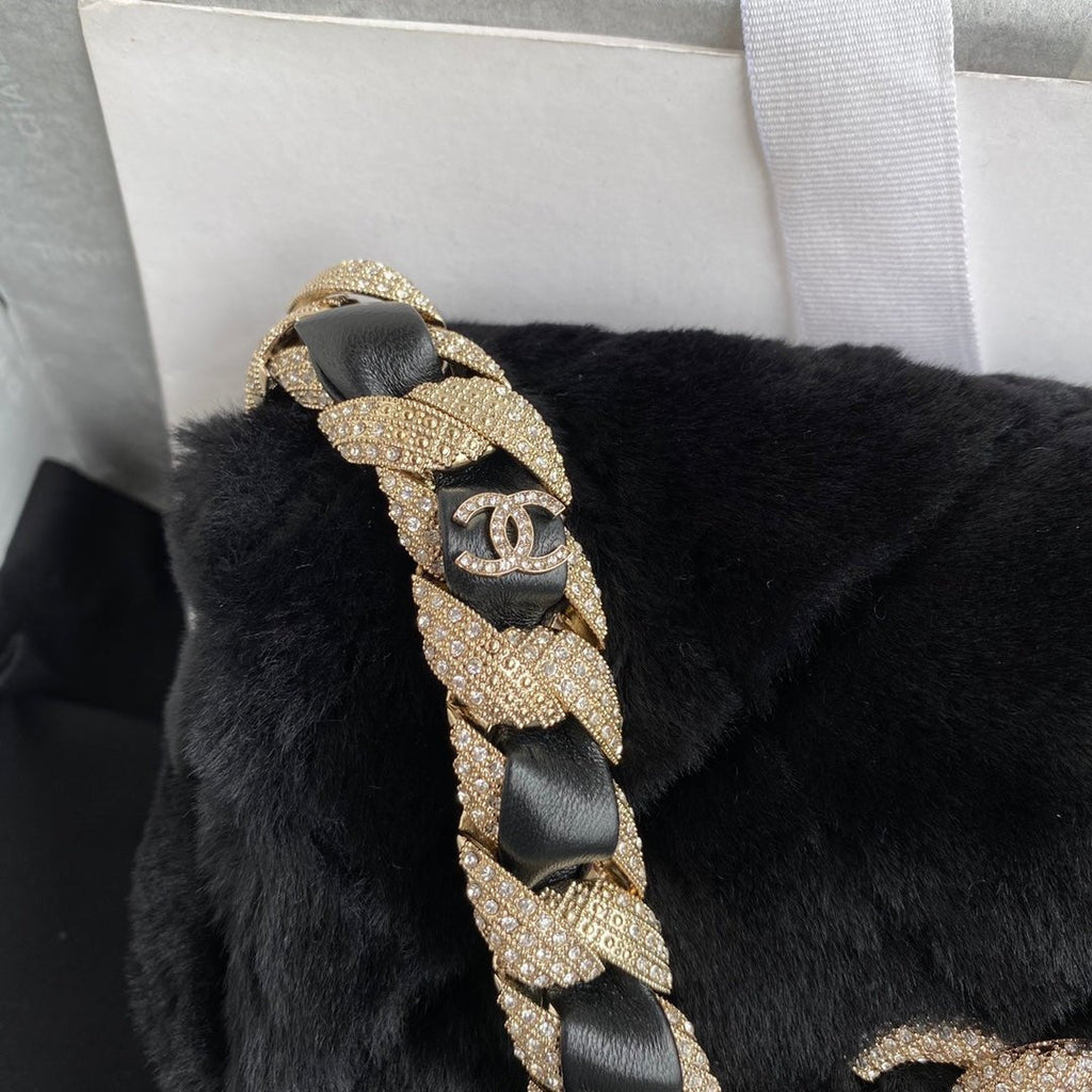 ＣＨＮＥＬSHEARLING CRYSTAL STRASS FLAP BAG