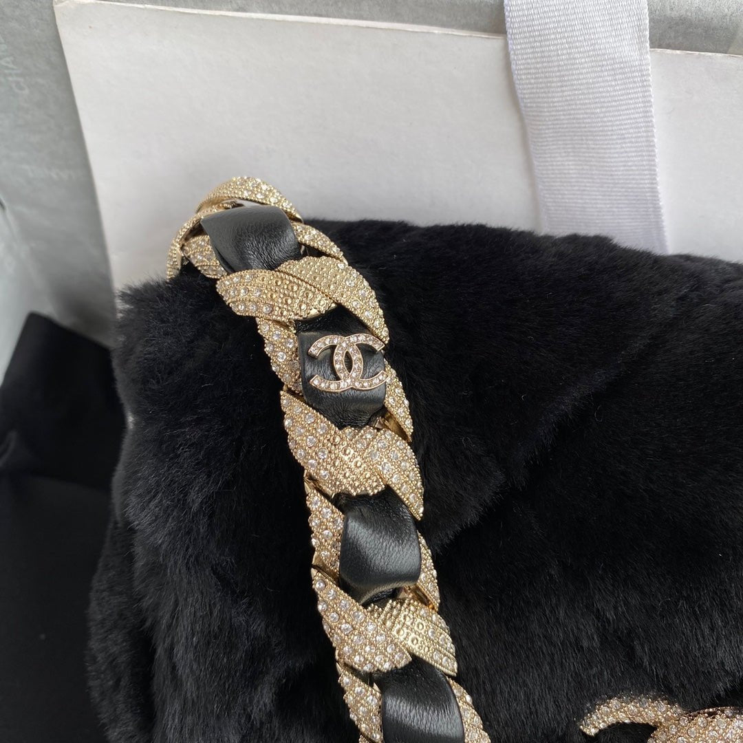 ＣＨＮＥＬSHEARLING CRYSTAL STRASS FLAP BAG