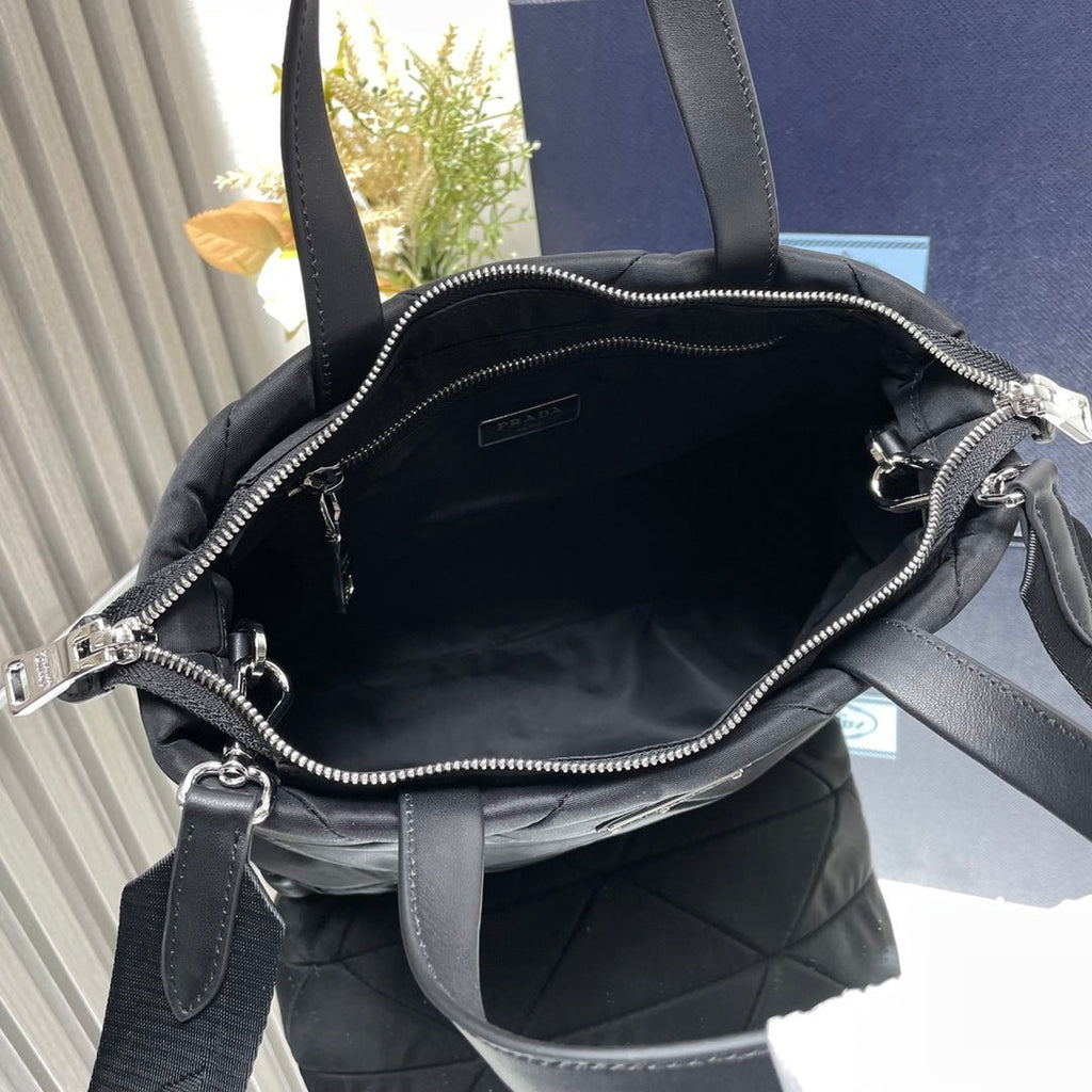 ＰＲＤＡ PADDED RE-NYLON TOTE BAG