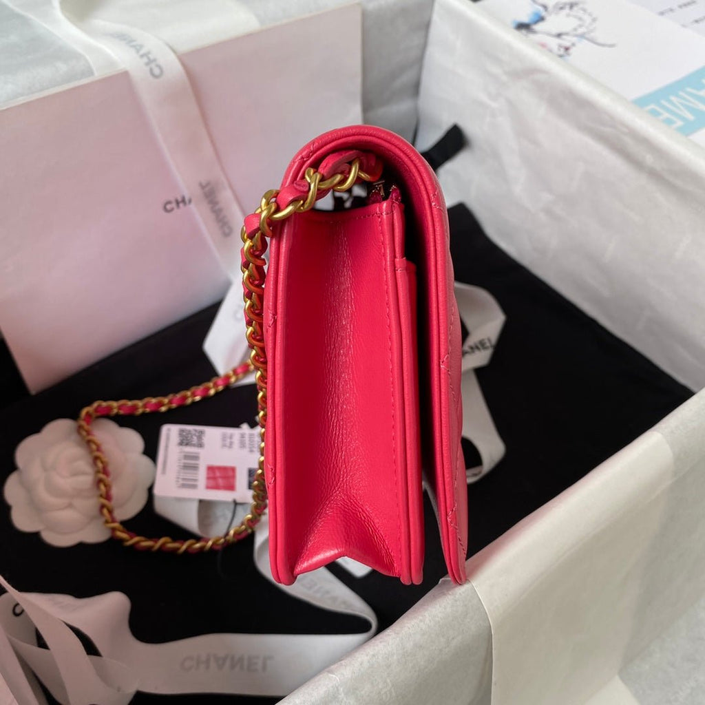 ＣＨＮＥＬCLASSIC WALLET ON CHAIN RED