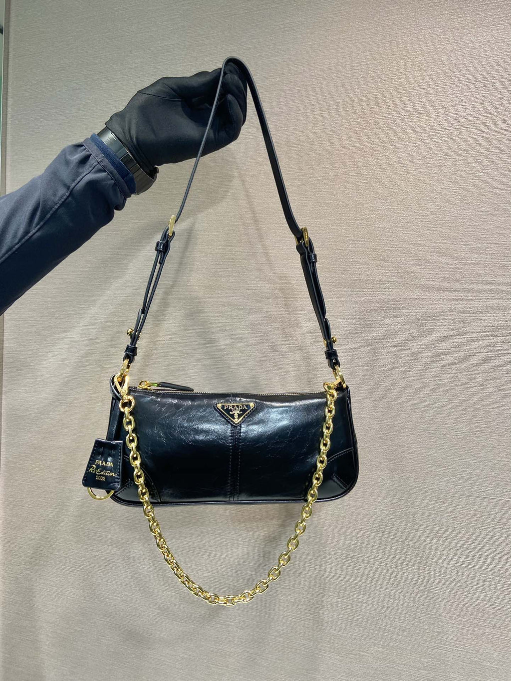ＰＲＤＡ RE-EDITION 2002 MEDIUM LEATHER SHOULDER BAG