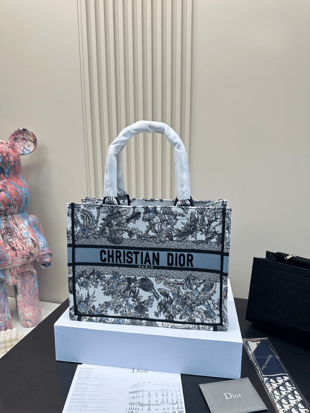 ＤＩＯ MEDIUM TOTE BOOK BAG