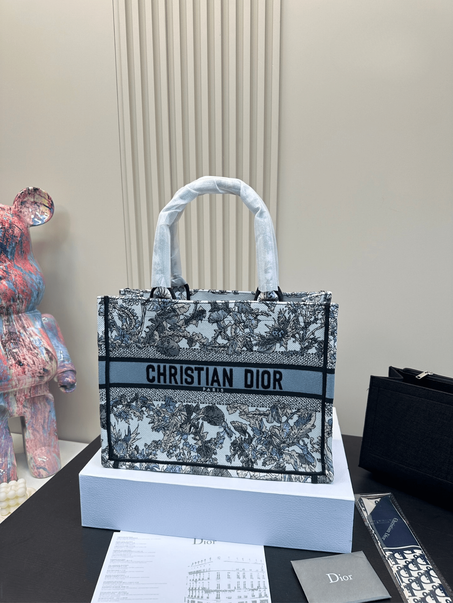 ＤＩＯ MEDIUM TOTE BOOK BAG