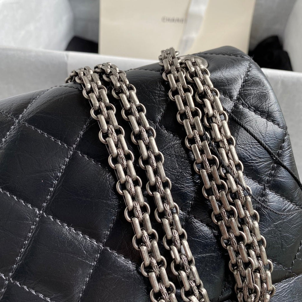 ＣＨＮＥＬ LARGE 2.55 HANDBAG SILVER METAL