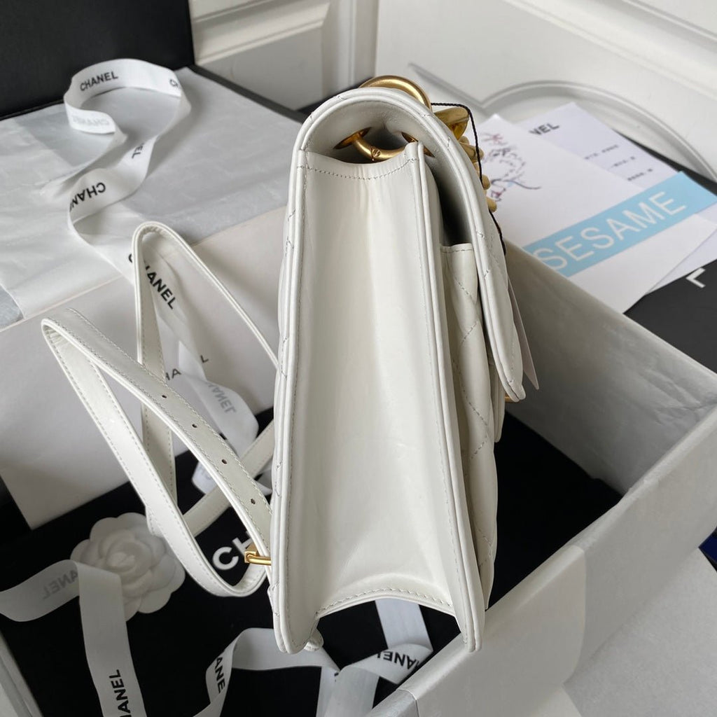 ＣＨＮＥＬCLASSIC FLAP BACKPACK WHITE