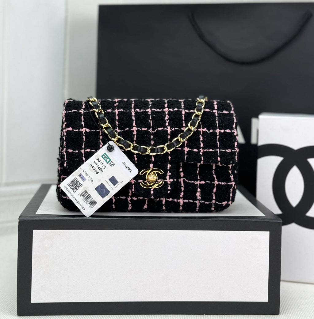 ＣＨＮＥＬCLASSIC SMALL FLAP BAG BLACK