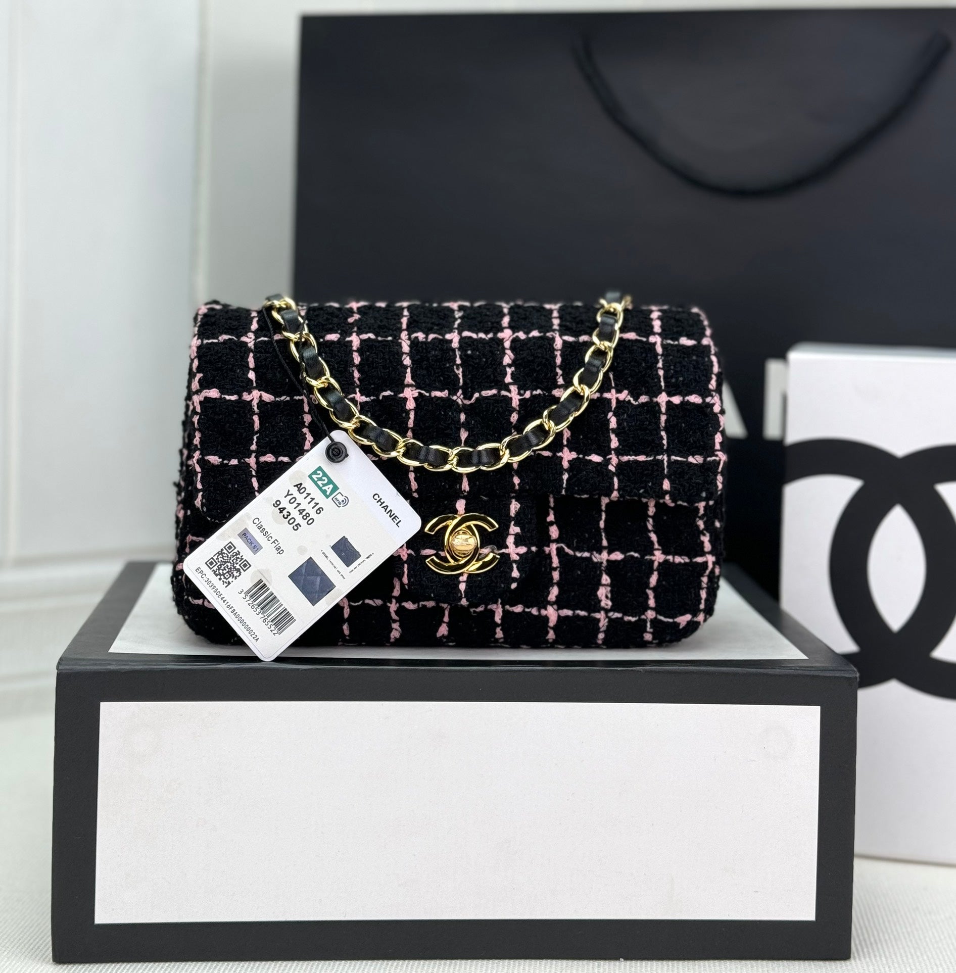 ＣＨＮＥＬCLASSIC SMALL FLAP BAG BLACK