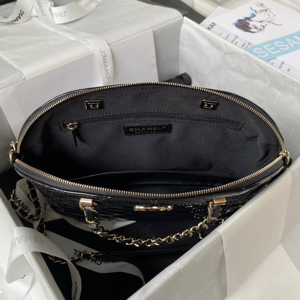 ＣＨＮＥＬPATENT LEATHER CHAIN TOTE BAG BLACK