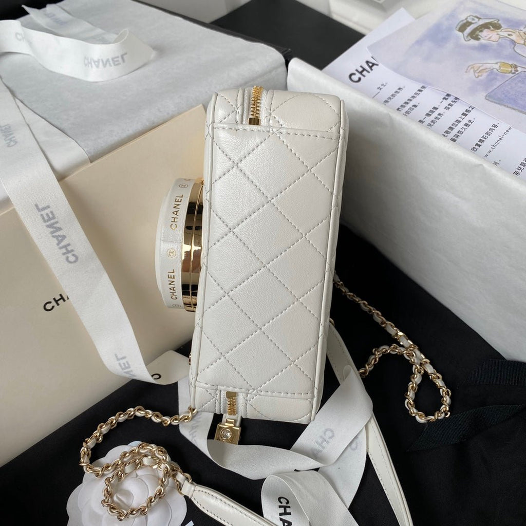 ＣＨＮＥＬCAMERA BAG WHITE