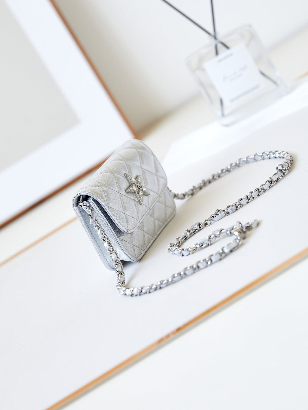 ＣＨＮＥＬSTAR CRYSTAL FLAP BAG SILVER