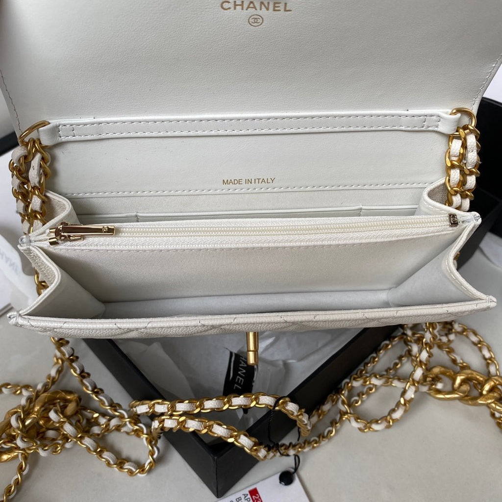 ＣＨＮＥＬFLAP BAG WHITE