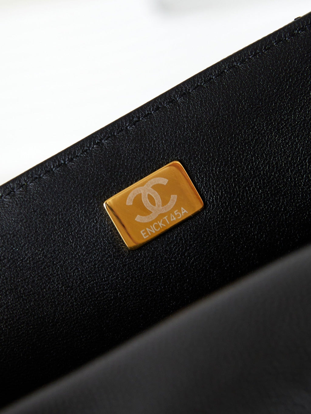 ＣＨＮＥＬFLAP BAG WITH A TOP HANDLE