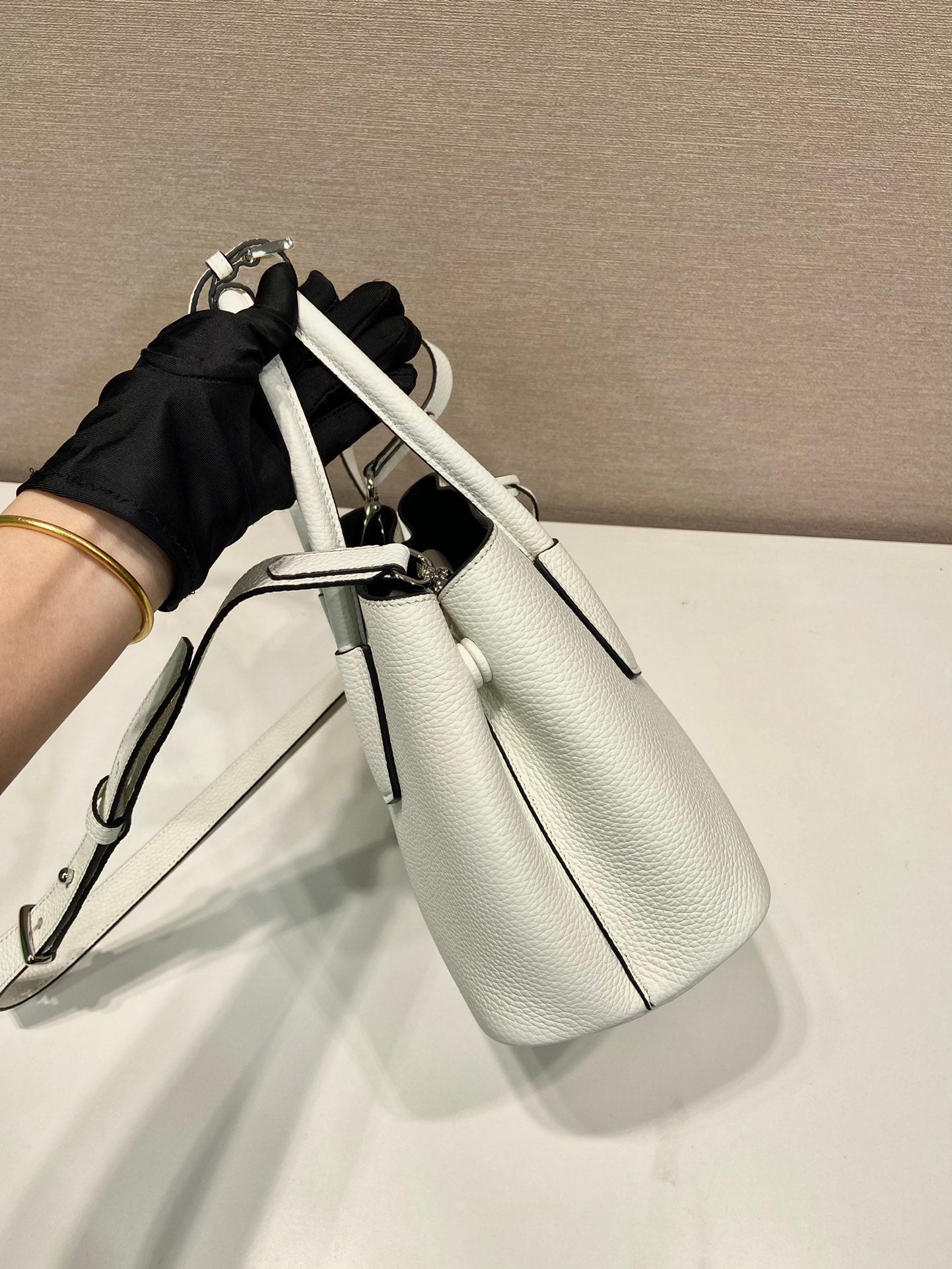 ＰＲＤＡ LEATHER TOTE BAG WHITE
