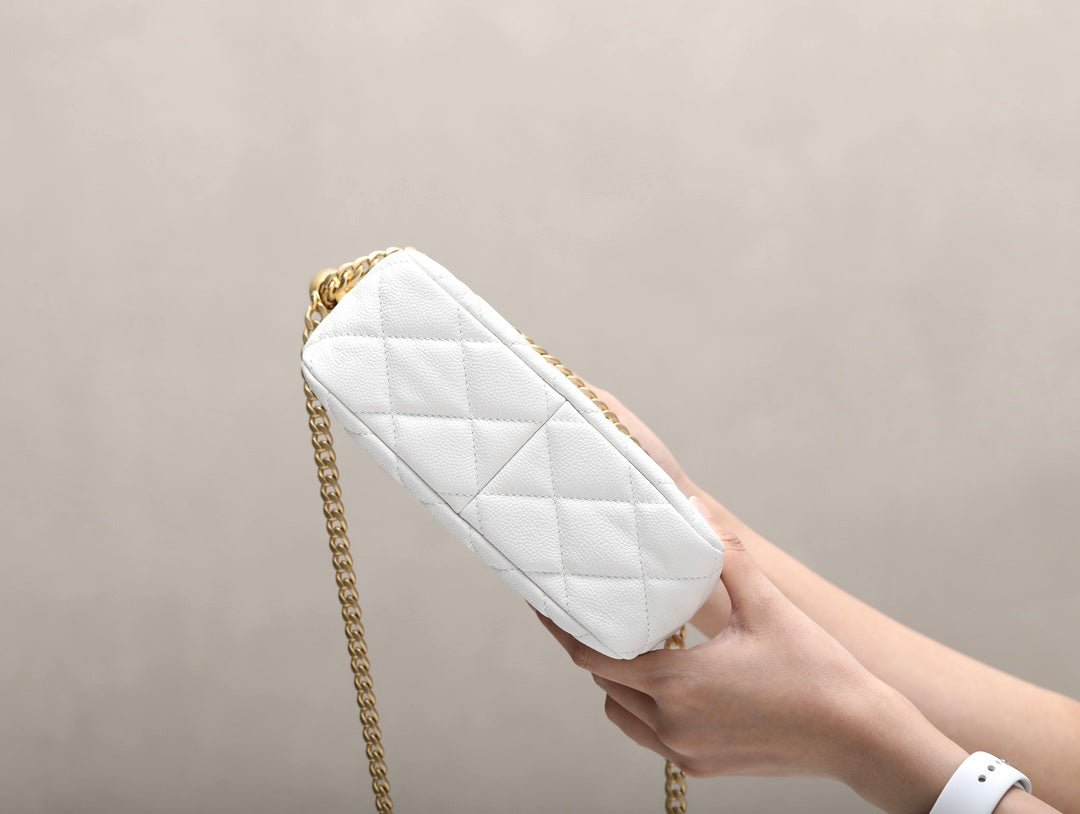 ＣＨＮＥＬGOLD HEART BALL CHAIN SMALL HOBO BAG WHITE