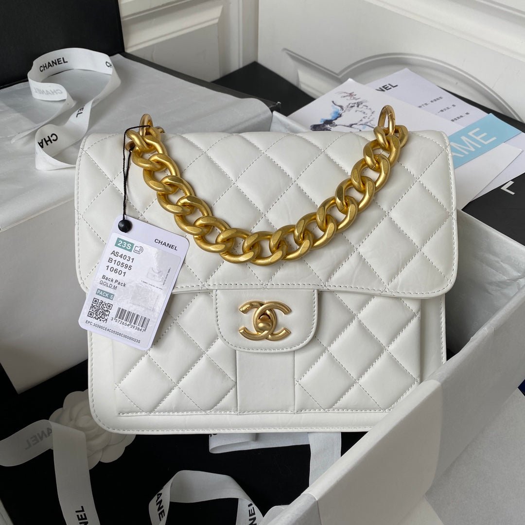 ＣＨＮＥＬCLASSIC FLAP BACKPACK WHITE