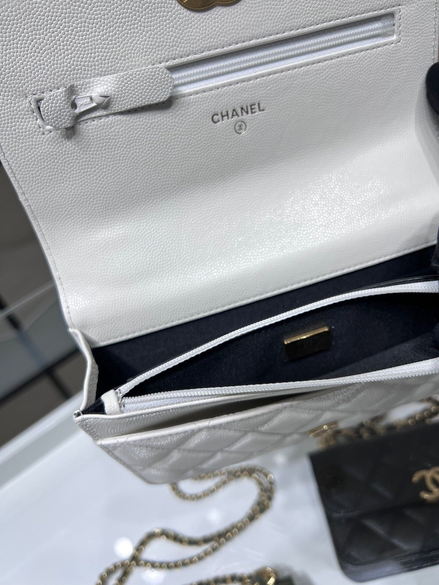 ＣＨＮＥＬ22K DOUBLE CHAIN BAG WHITE