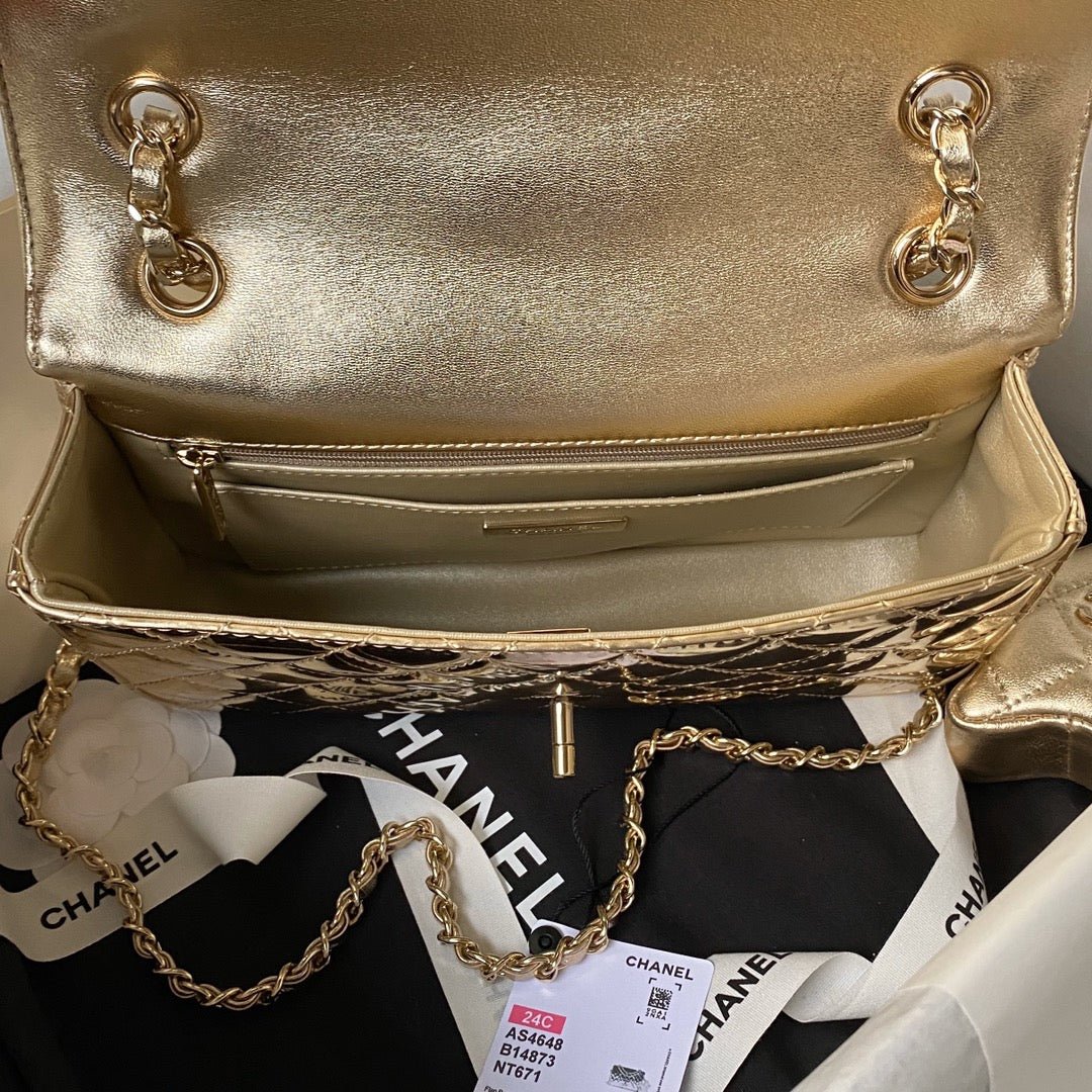 ＣＨＮＥＬCLASSIC FLAP BAG IN GOLD METALLIC QUILTED LEATHER