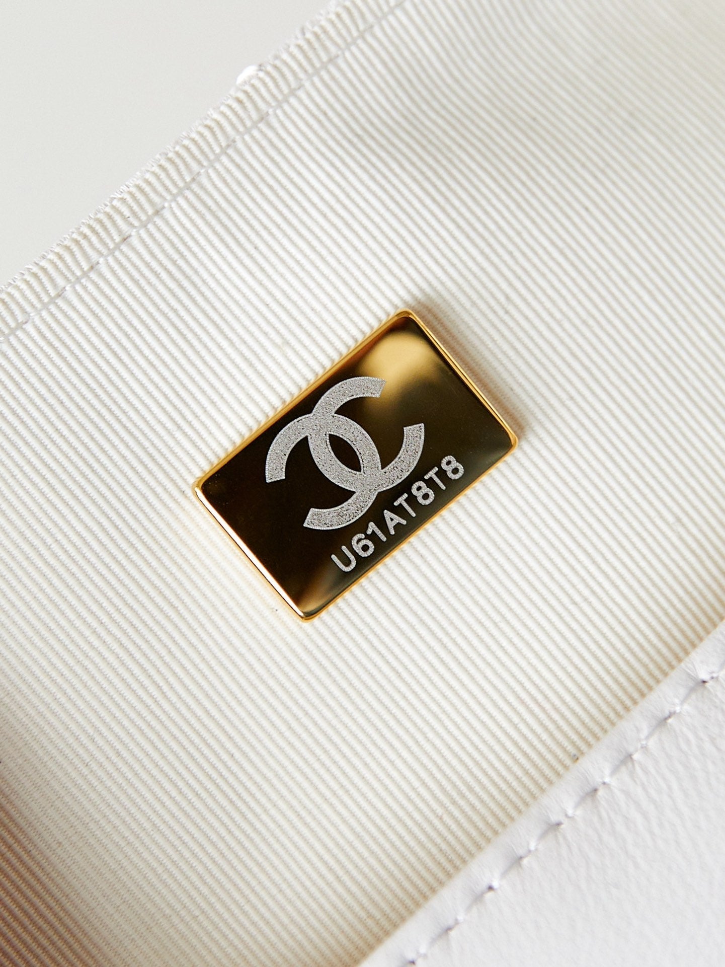 ＣＨＮＥＬSQUARE FLAP BAG WHITE