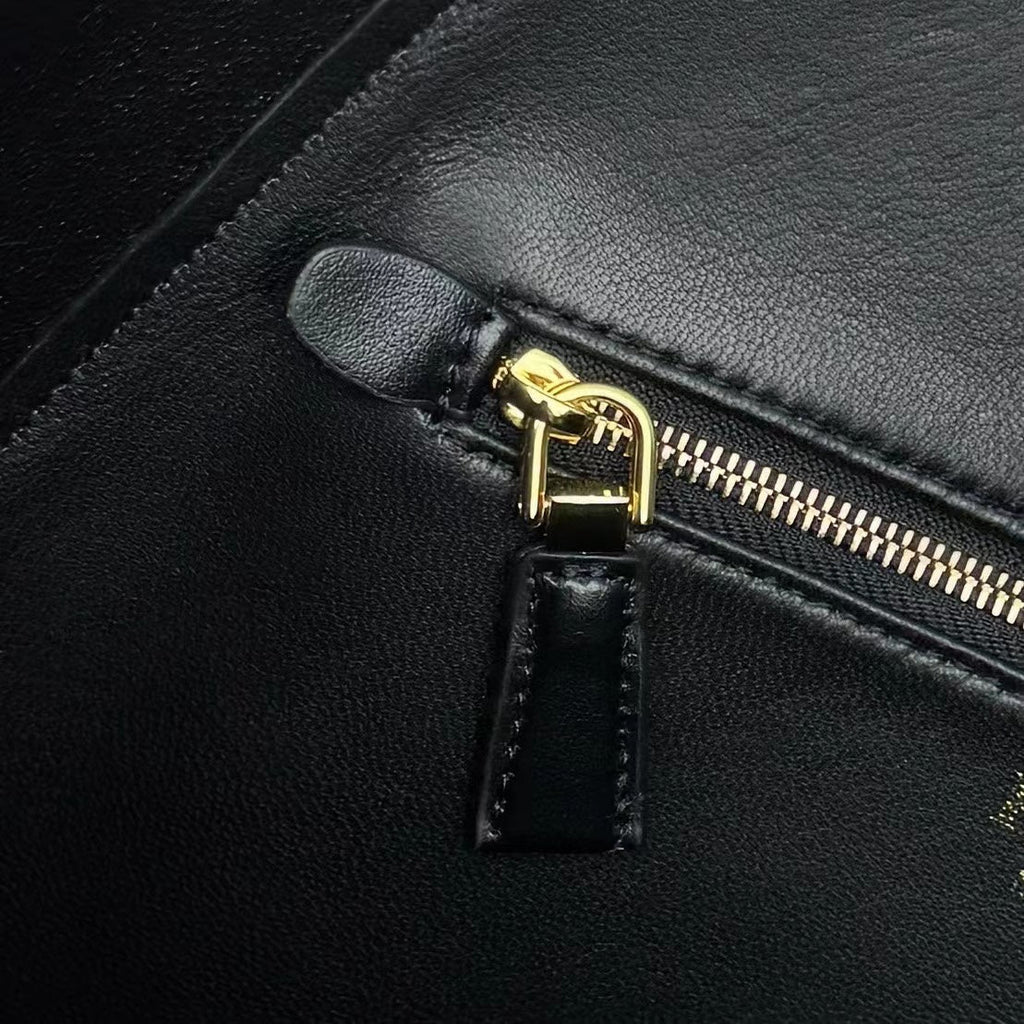 ＰＲＤＡ MEDIUM LEATHER TOTE BAG