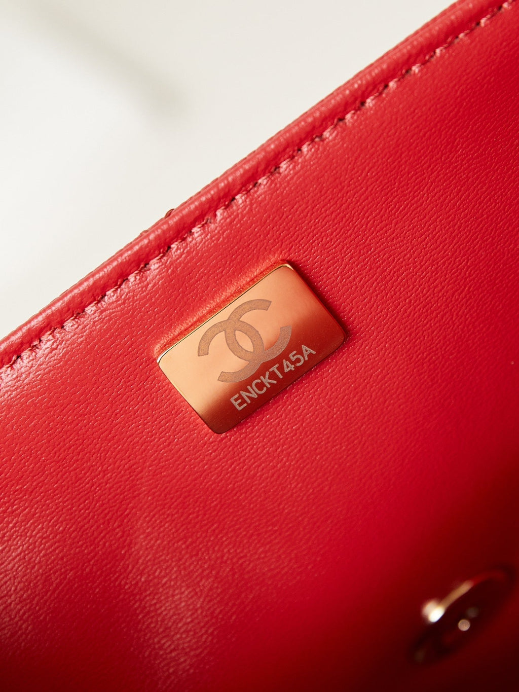 ＣＨＮＥＬFLAP BAG WITH A TOP HANDLE RED
