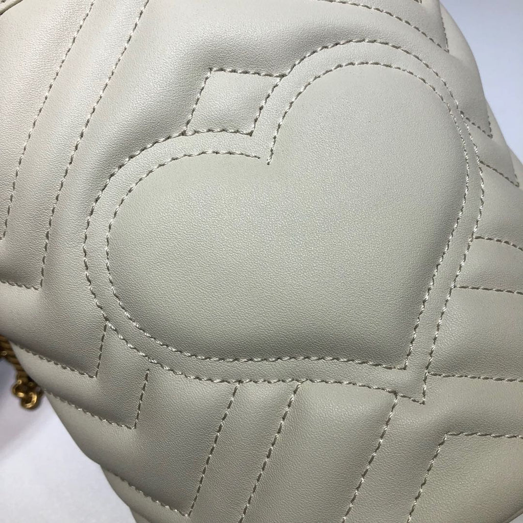 ＧＣＣＩGG MARMONT BUCKET BAG WHITE
