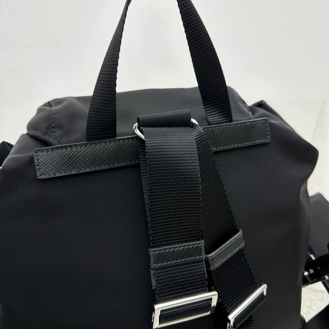ＰＲＤＡ RE-NYLON MEDIUM BACKPACK WITH POUCH