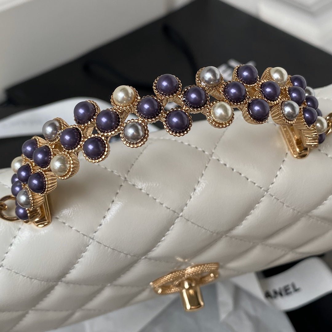 ＣＨＮＥＬCHAIN CLUTCH BAG WHITE
