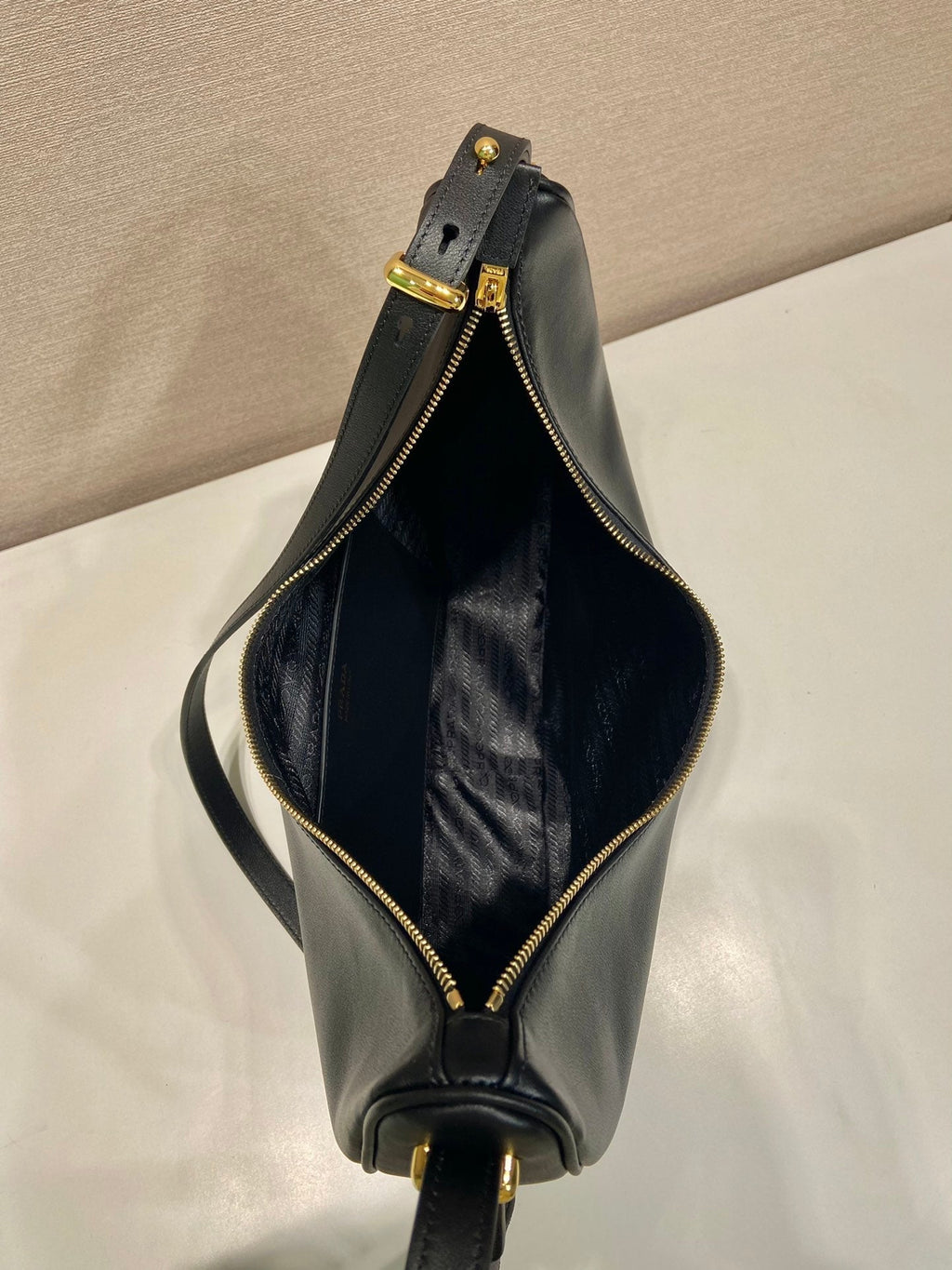 ＰＲＤＡ ARQUÉ LARGE LEATHER SHOULDER BAG