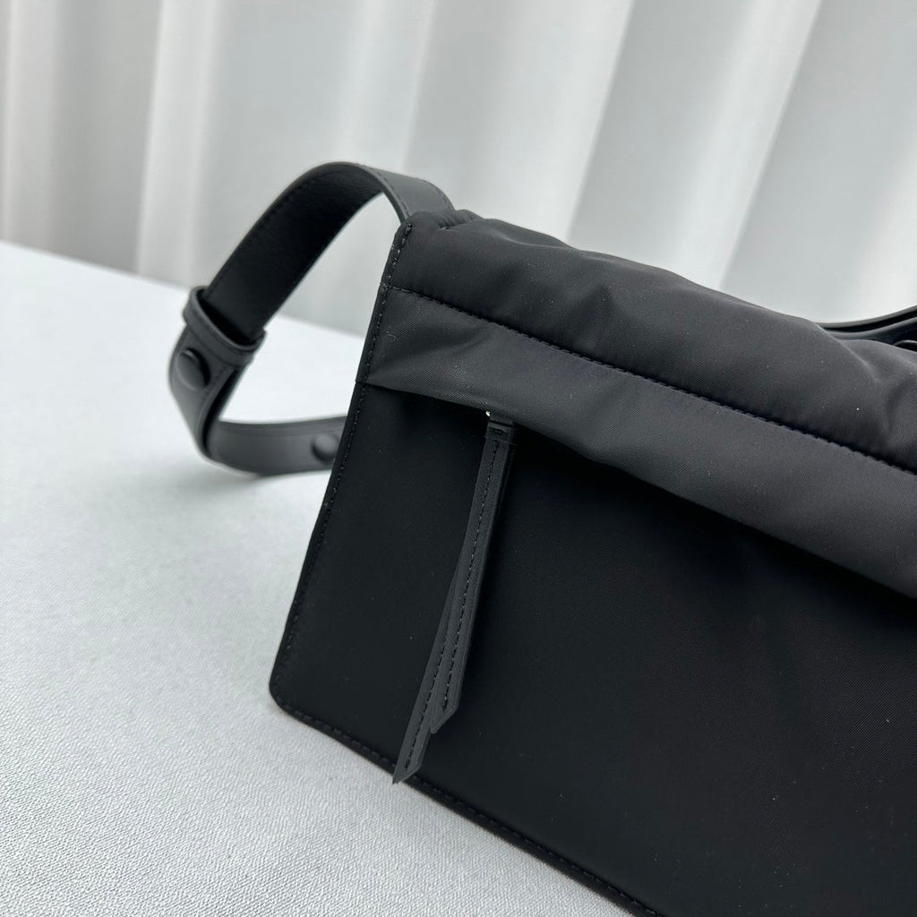 ＰＲＤＡ SMALL PADDED RE-NYLON SHOULDER BAG