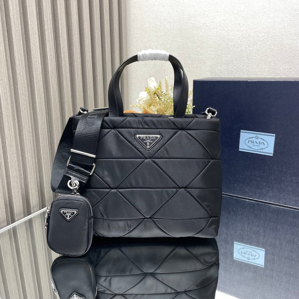ＰＲＤＡ PADDED RE-NYLON TOTE BAG