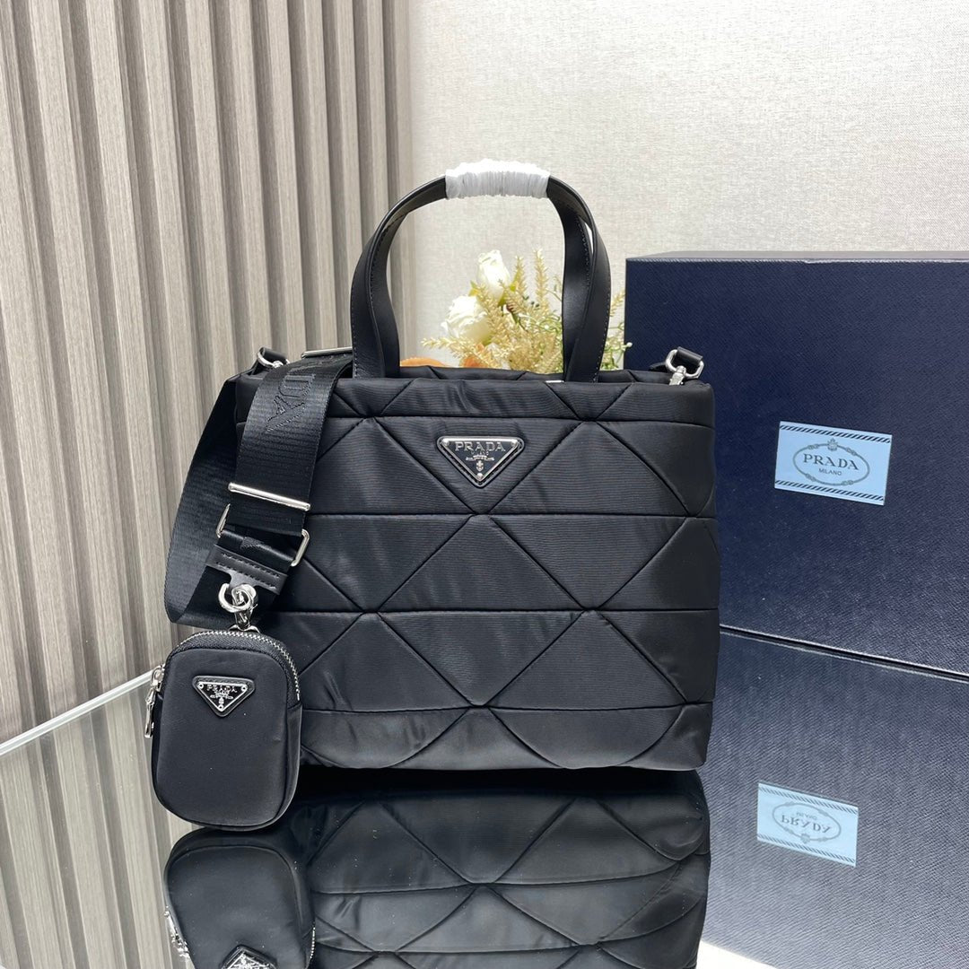 ＰＲＤＡ PADDED RE-NYLON TOTE BAG