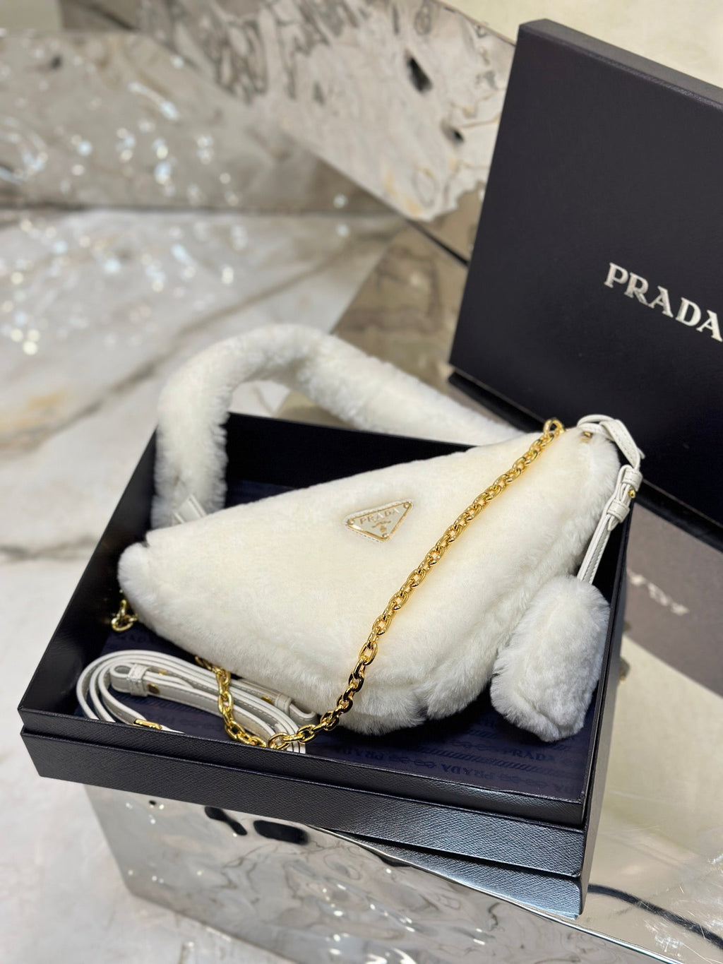 ＰＲＤＡ 2018 MINI SHEARLING TRIANGLE SATCHEL WHITE